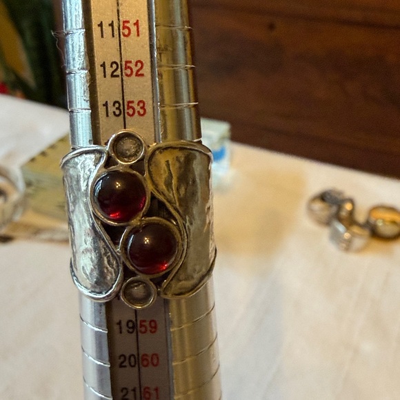 Silpada Vintage Sterling Silver Ring with Garnet Stones - Picture 5 of 8